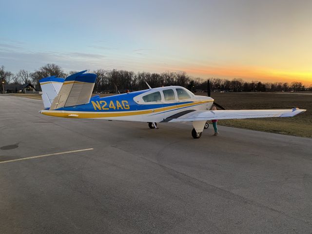 Beechcraft 35 Bonanza (N24AG)