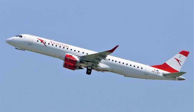 EMBRAER 195 (OE-LWP) - Photo taken on May 14, 2021