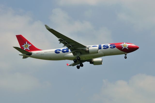 Airbus A330-200 (HB-IQI)