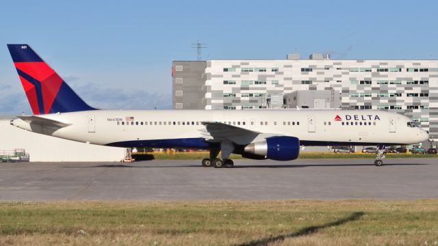 Boeing 757-200 (N661DN)