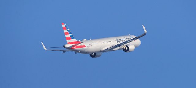 Airbus A321 (N403AN) - phoenix sky harbor 13DEC19