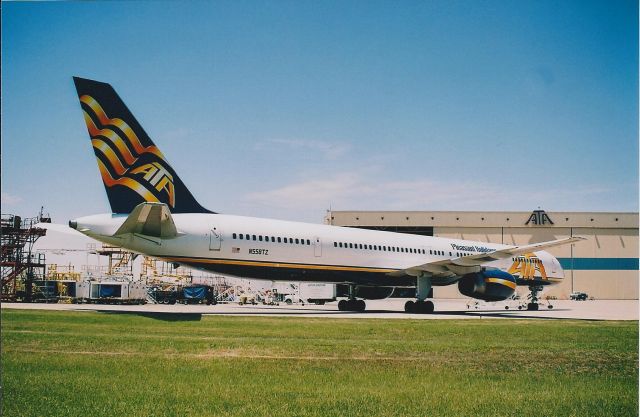 BOEING 757-300 (N558TZ)