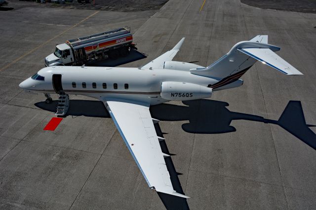 Canadair Challenger 350 (N756QS)