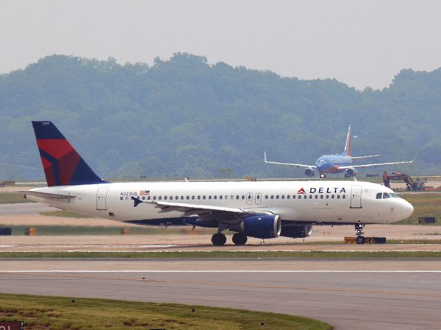 Airbus A320 (N322US) - Taking Off 20C on 5/19/2013