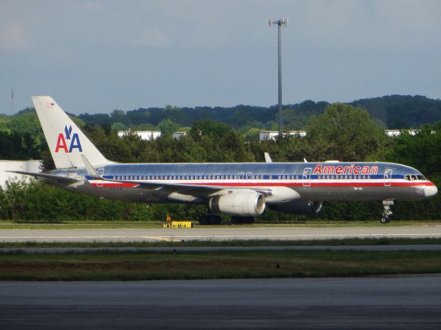 Boeing 757-200 (N197AN) - American Airlines 757-200 4/29/13