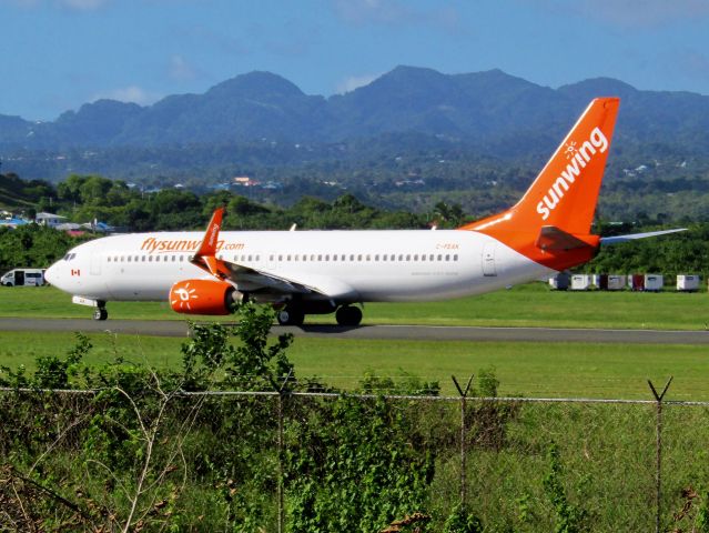 Boeing 737-800 (C-FEAK)