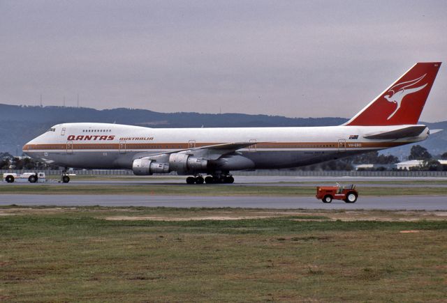 Boeing 747-200 (VH-EBO) - QANTAS - BOEING 747-238B - REG : VH-EBP (CN 21658/341) - TULLAMARINE INTERNATIONAL AIRPORT MELBOURNE VIC. AUSTRALIA - YMML 25/10/1980