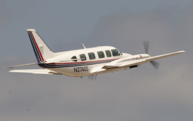 Piper Navajo (N27405)