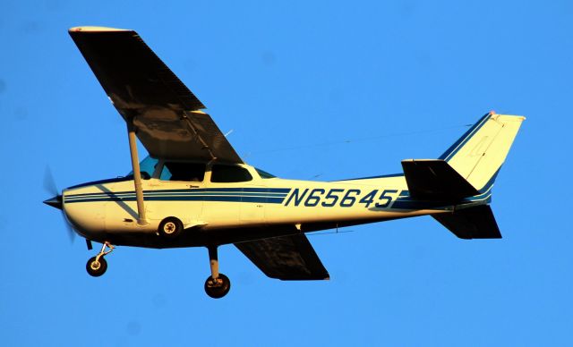 Cessna Skyhawk (N65645) - Taken on Tuesday, October 29, 2013.