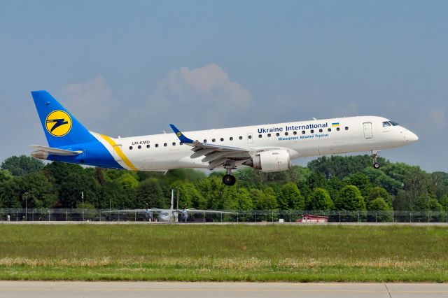 Embraer ERJ-190 (UR-EMD)