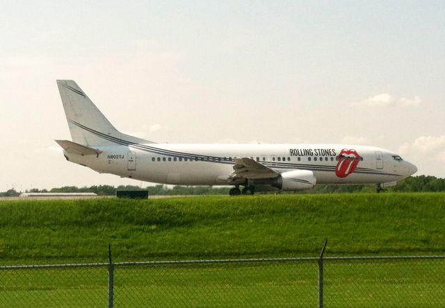 BOEING 737-400 (N802TJ)