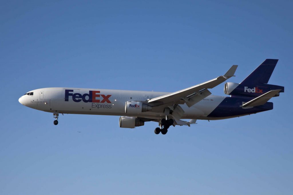 Boeing MD-11 (N577FE) - LAX