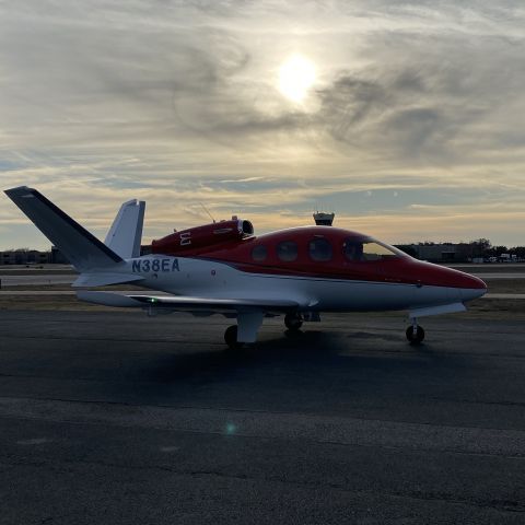 Cirrus Vision SF50 (N38EA)