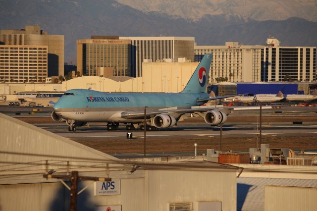 BOEING 747-8 (HL7617)