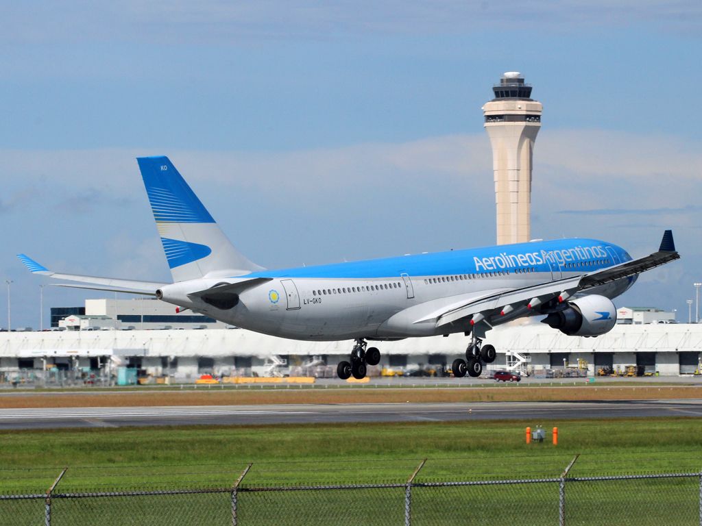 Airbus A330-300 (LV-GKO)