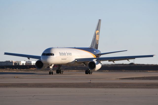 Boeing 757-200 (N471UP)