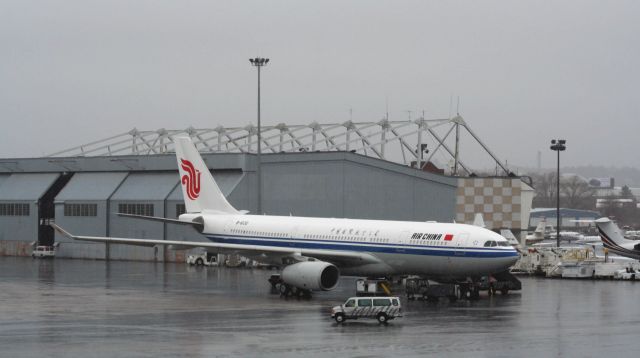 Airbus A330-200 (B-6130)
