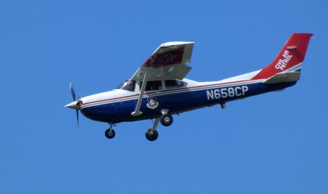 Cessna Skylane (N658CP) - On final is this Civil Air Patrol 2005 Cessna Skylane 182T in the Spring of 2019.