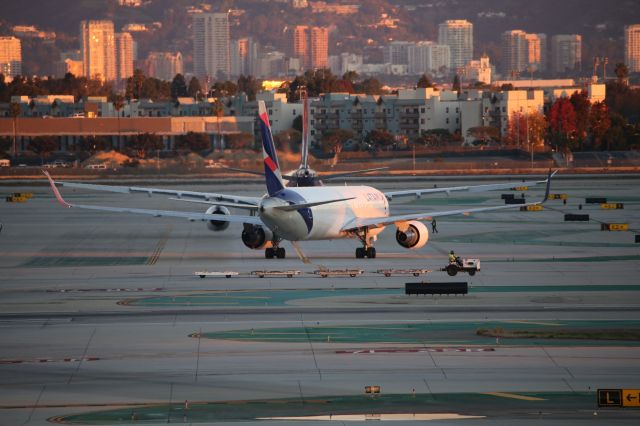 BOEING 767-300 (CC-CXC)