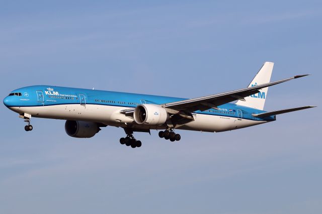 BOEING 777-300ER (PH-BVN)