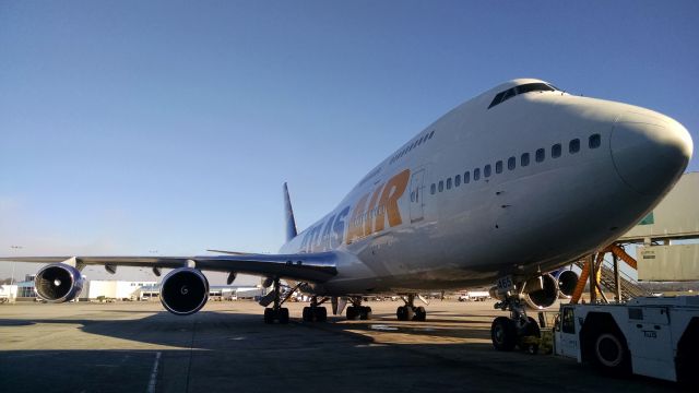 Boeing 747-400 (N465MC)