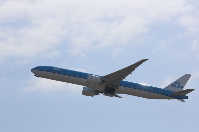 BOEING 777-300 (PH-BVG)