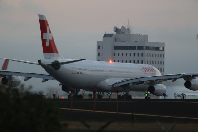 Airbus A340-300 (HB-JMN)