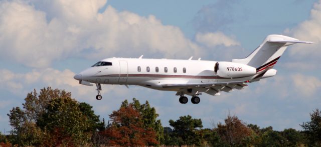 Canadair Challenger 350 (N786QS) - On short final is this 2015 Bombardier Challenger 350 in the Autumn of 2021.