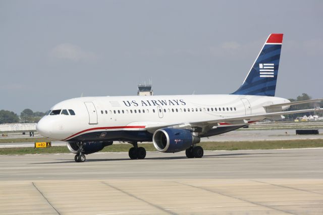 Airbus A319 (N711UW) - US Air Flight 2015 (N711UW) arrives at Sarasota-Bradenton International Airport following a flight from Charlotte-Douglas International Airport