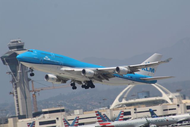 Boeing 747-400 (PH-BFW) - Clutter's Park