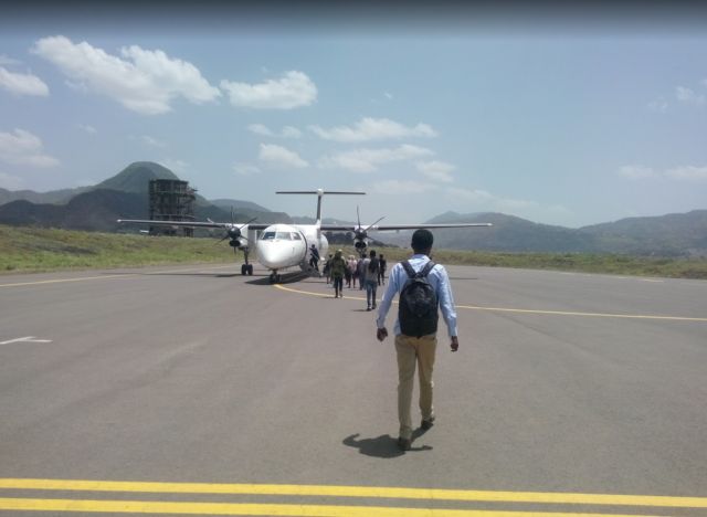 de Havilland Dash 8-400 (ET-AUE) - Boarding for departure to Asosa