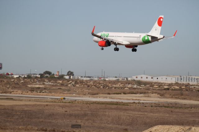 Airbus A320 (XA-VAT) - FINAL APPROACH 27 MMTJ