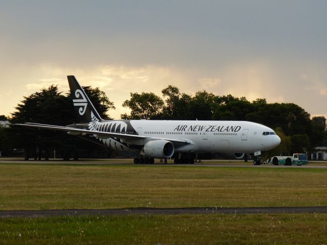 Boeing 777-200 (ZK-OKC)