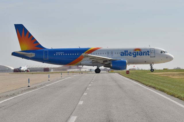 Airbus A320 (N282NV)