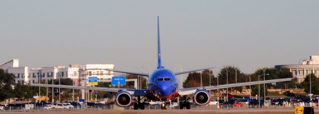 Boeing 737-700 (N7812G)