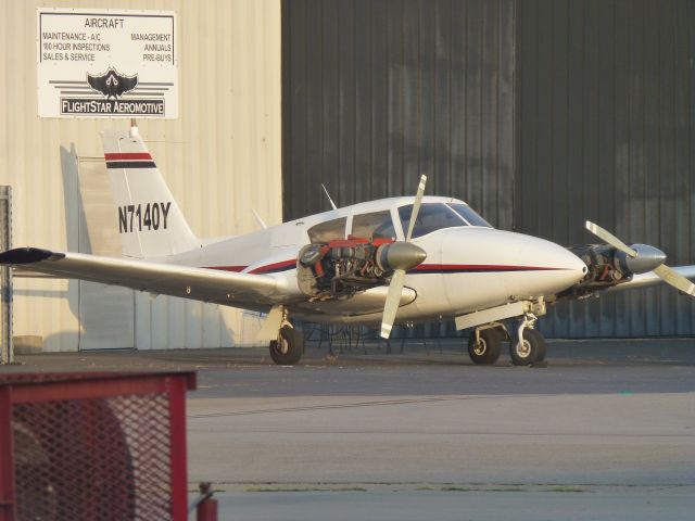 Piper PA-30 Twin Comanche (N7140Y)