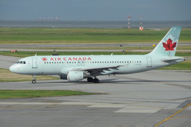 Airbus A320 (C-FLSU)