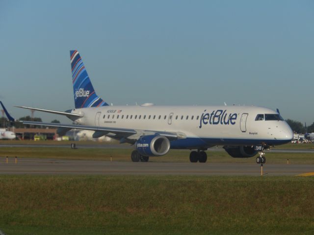 Embraer ERJ-190 (N249JB)