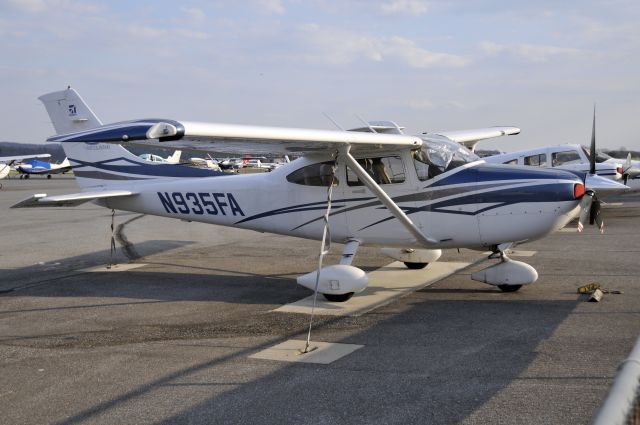 Cessna Skylane (N935FA) - Seen at KFDK on 3/22/2009.