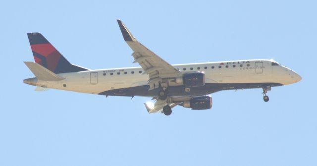 Embraer 175 (N293SY)