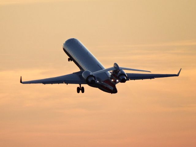 Canadair Regional Jet CRJ-700 (N506AE)