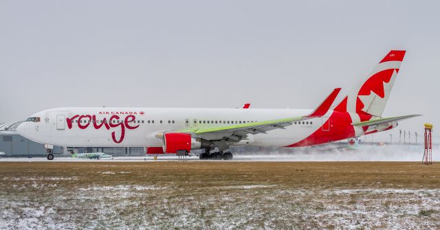 BOEING 767-300 (C-GHPE)