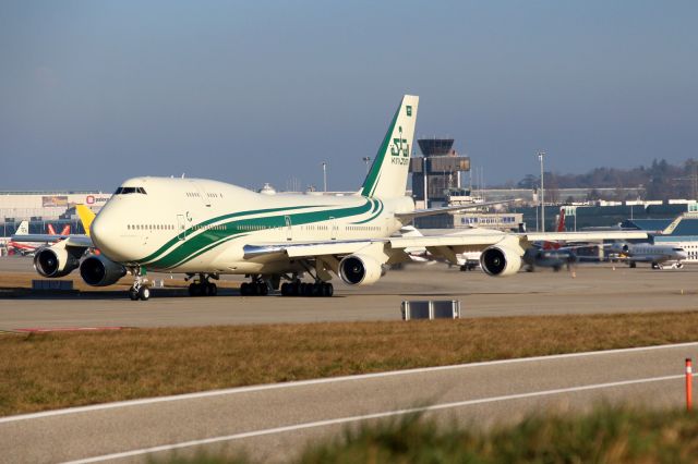 Boeing 747-400 (HZ-WBT7)