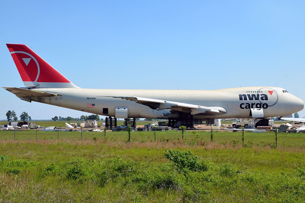 Boeing 747-200 (N643NW)
