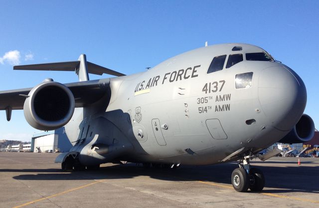 Boeing Globemaster III (N4137) - So close you might be able to touch it !