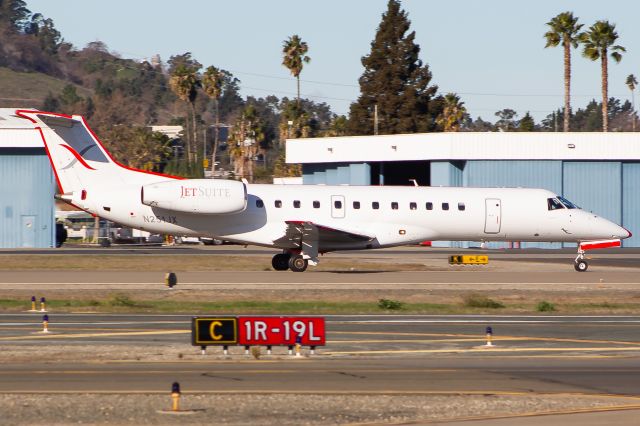 Embraer ERJ-135 (N251JX)