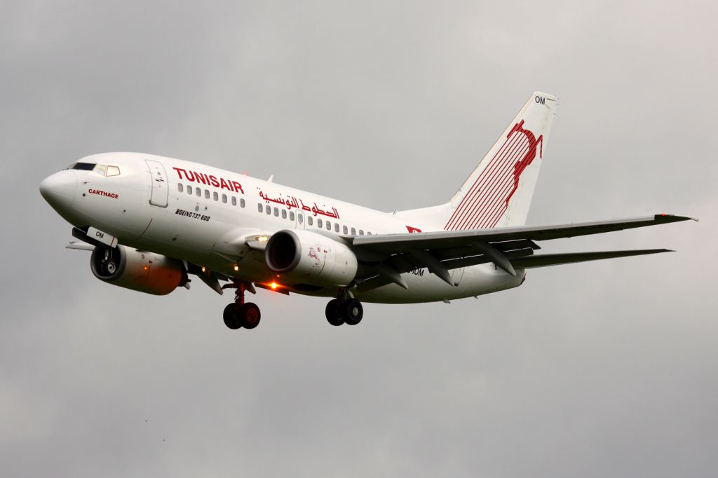 BOEING 737-600 (TS-IOM)