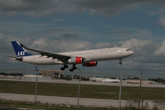 Airbus A330-300 (LN-RKH)