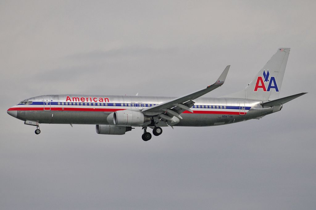 Boeing 737-800 (N947AN) - Seen at KDCA on 2/21/2010