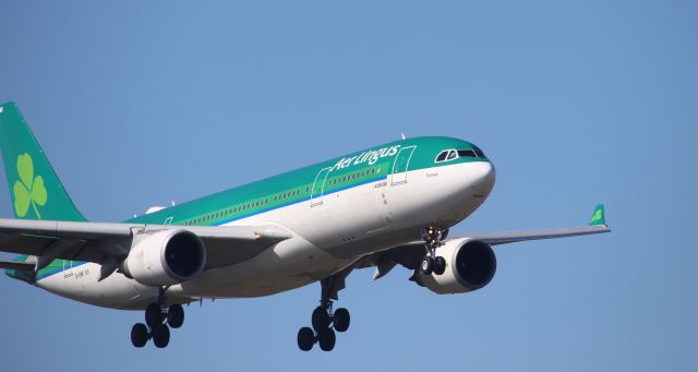 Airbus A330-200 (EI-EWR)